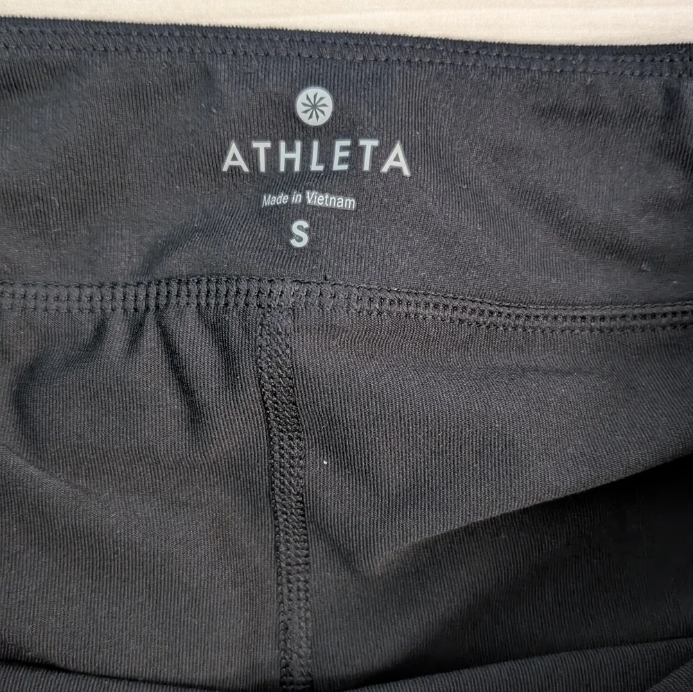 🥁 Athleta Black Flutter Skort